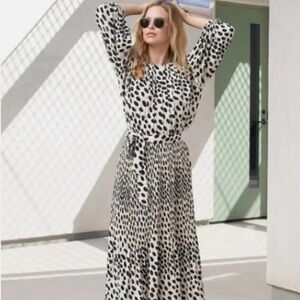 Never Worn AYR The Who’s She dress in Black and White